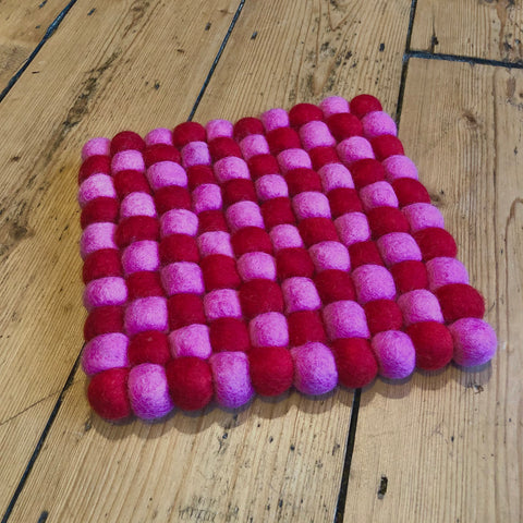 20cm - Felt Ball Mat Pink/Red - Square