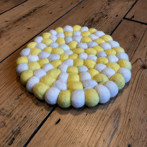 20cm - Felt Ball Mat Lemon/White - Round